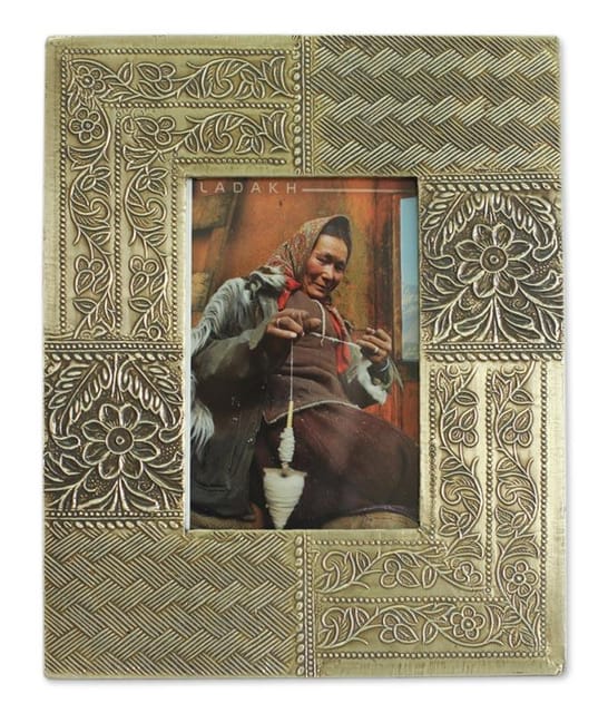 Brass and wood photo frame "Mughal enthrall"