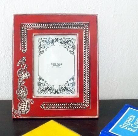 Painted and embossed photo frame "Resplendent Red" pf39